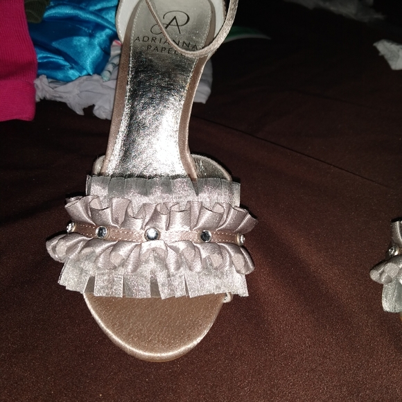 Nice heels - Picture 4 of 6